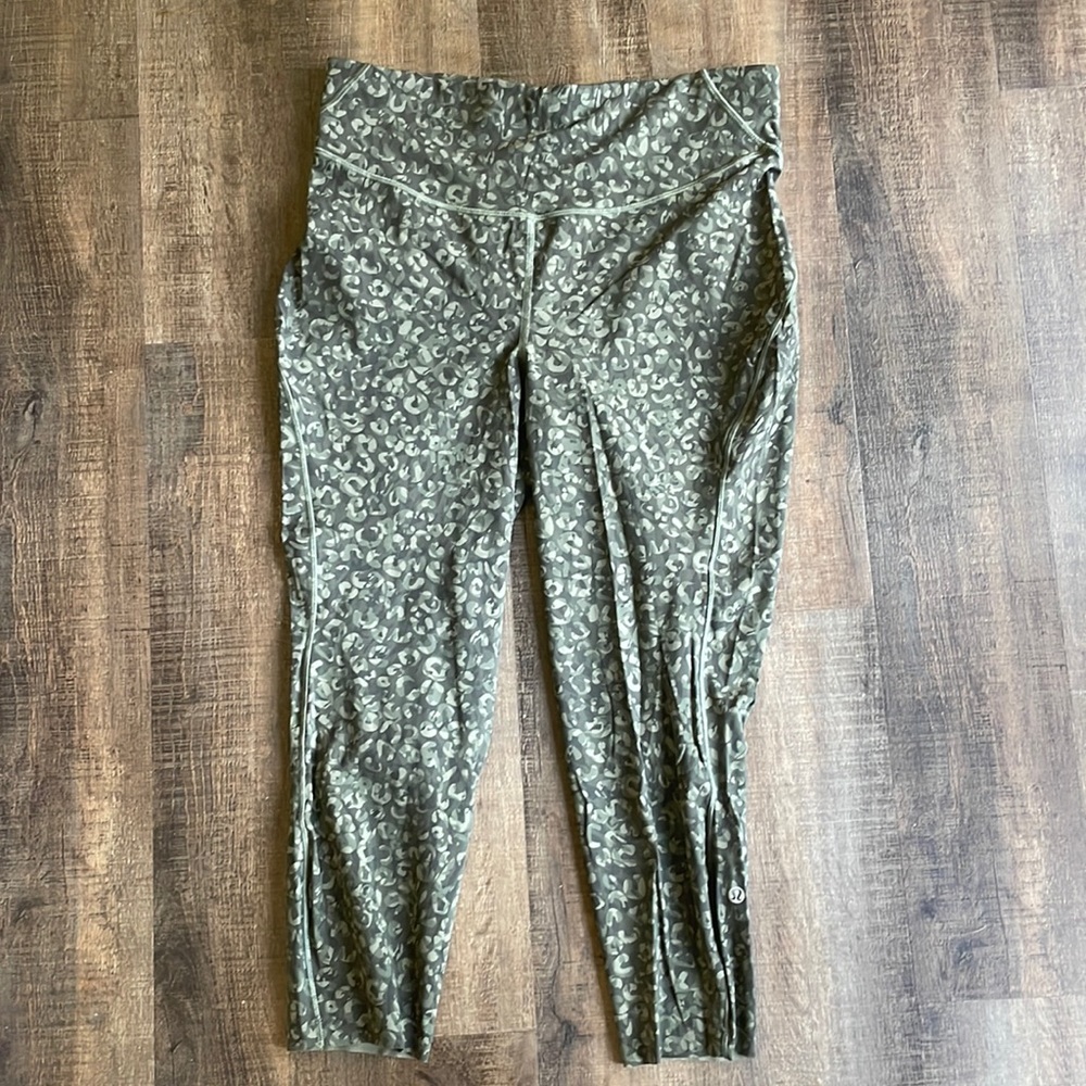 Lululemon Base Pace Intertwined Olive Green Camo HR Crop 23" Leggings Sz 14